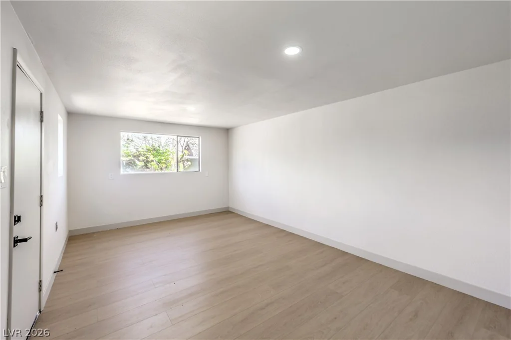 1004 Baker, Las Vegas, NV 89108