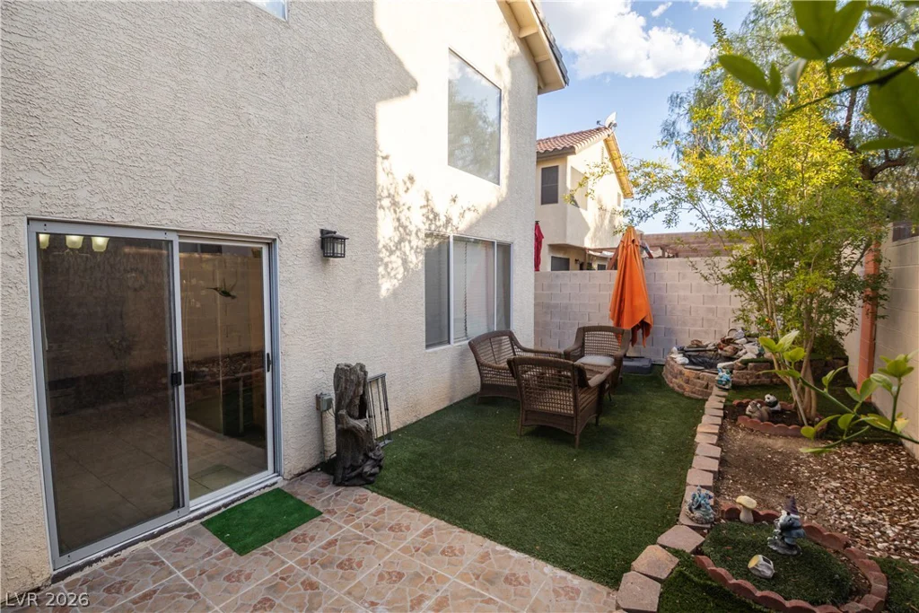 805 Old Mine Creek, Las Vegas, NV 89134