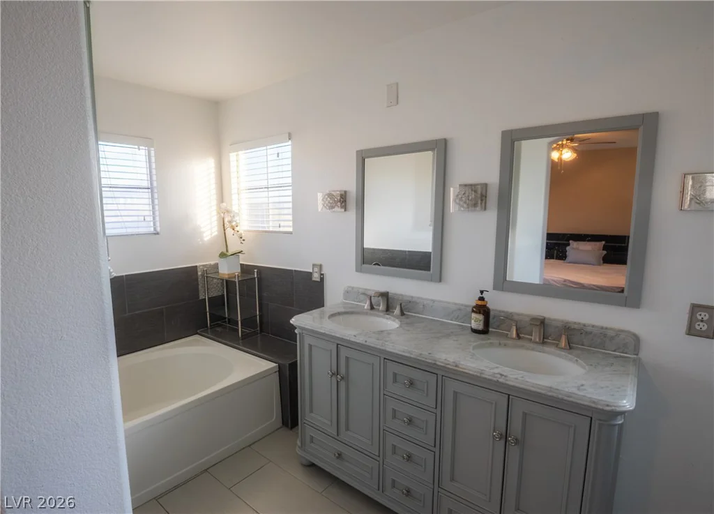 805 Old Mine Creek, Las Vegas, NV 89134