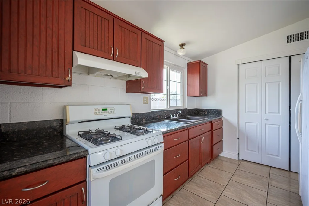 1956 Palora, Las Vegas, NV 89169