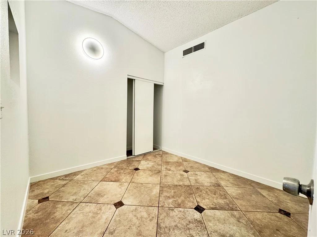 4064 Spitze, Las Vegas, NV 89103