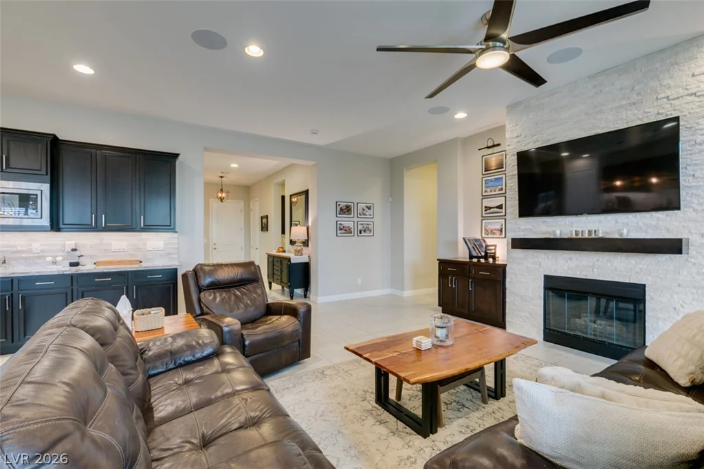 7326 Winesburg, Las Vegas, NV 89166