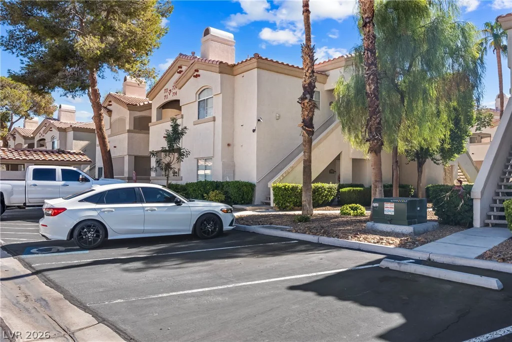 6480 Annie Oakley, Las Vegas, NV 89120