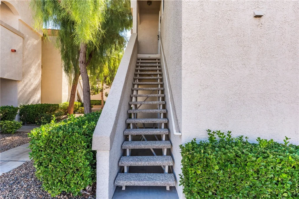6480 Annie Oakley, Las Vegas, NV 89120