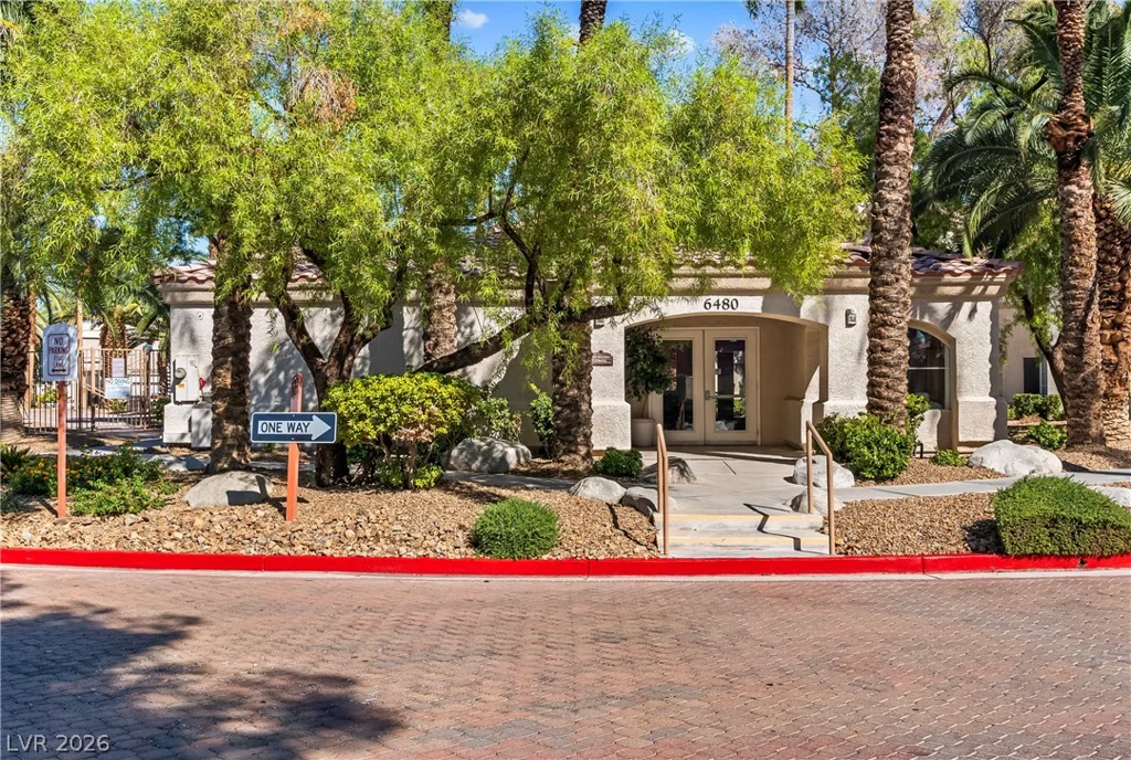 6480 Annie Oakley, Las Vegas, NV 89120