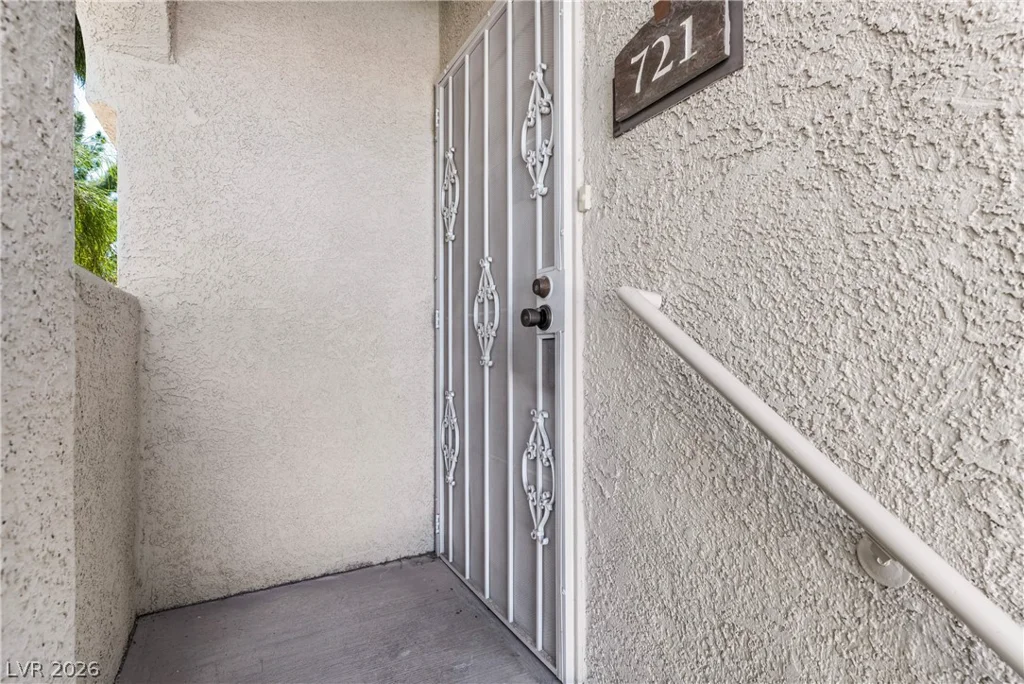 6480 Annie Oakley, Las Vegas, NV 89120