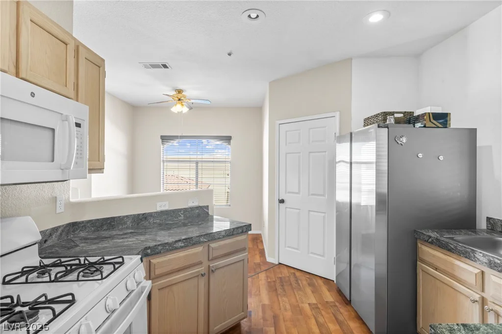 6480 Annie Oakley, Las Vegas, NV 89120