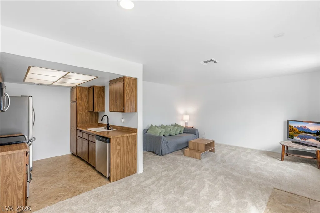1101 Willow Tree, Las Vegas, NV 89128