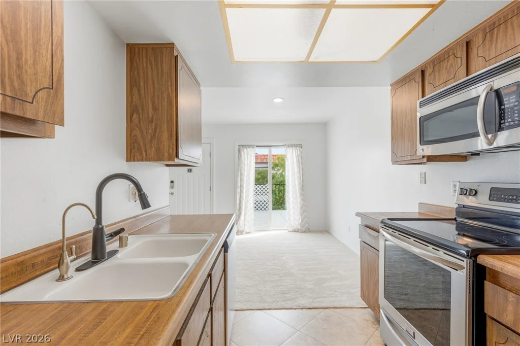 1101 Willow Tree, Las Vegas, NV 89128