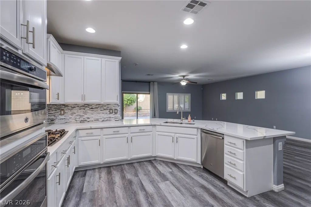 8121 Crushed Velvet, Las Vegas, NV 89166