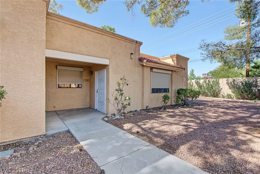 2851 Valley View, Las Vegas, NV 89102