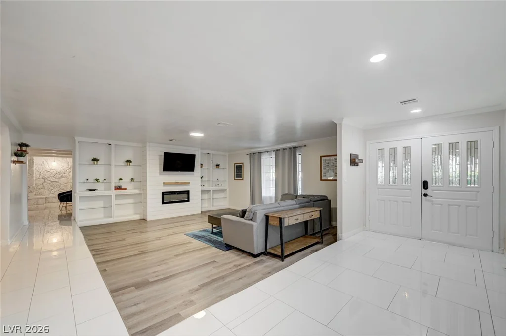 2926 Eldorado, Las Vegas, NV 89120