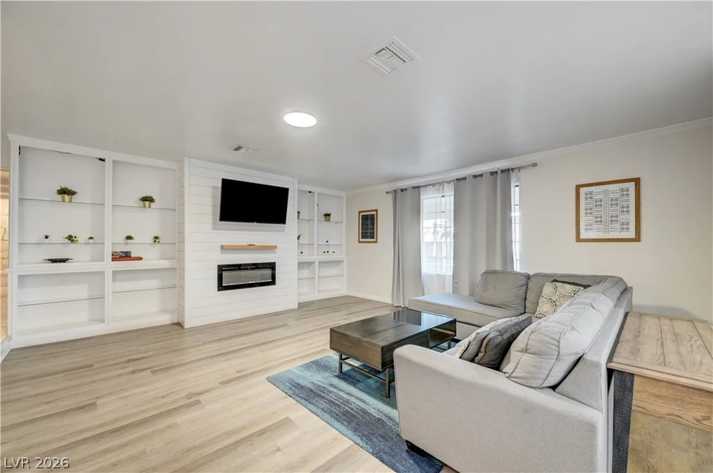2926 Eldorado, Las Vegas, NV 89120