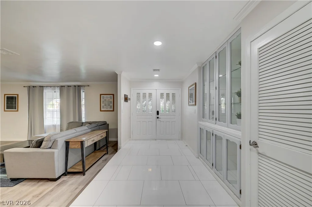 2926 Eldorado, Las Vegas, NV 89120