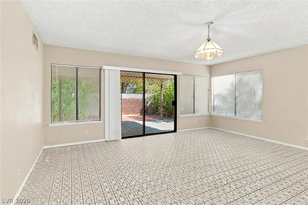 4830 Mountain Valley, Las Vegas, NV 89121