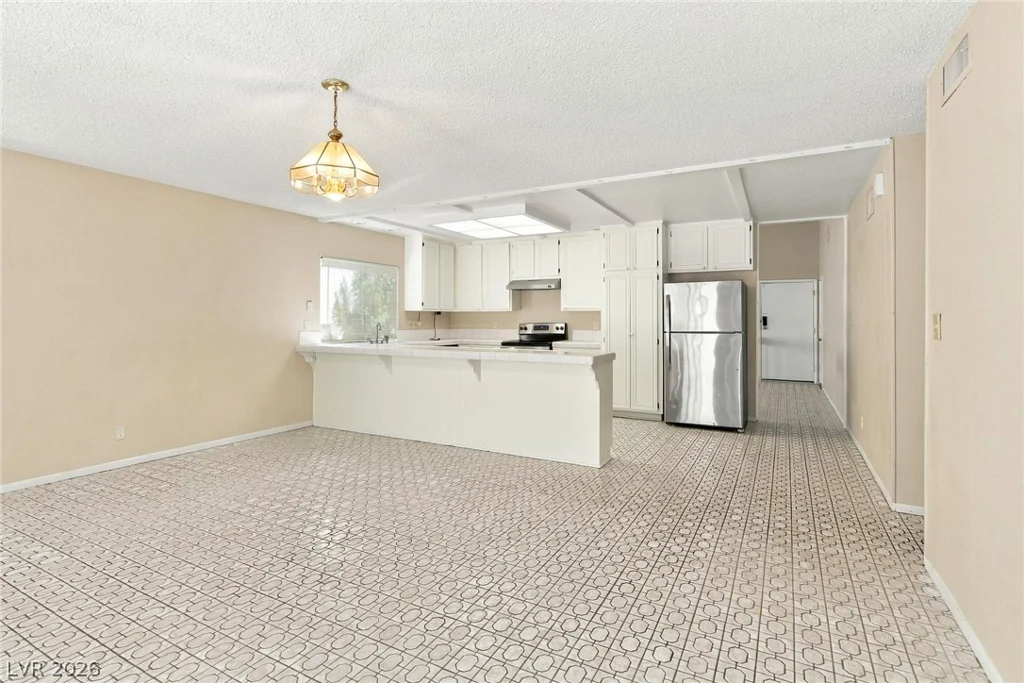 4830 Mountain Valley, Las Vegas, NV 89121