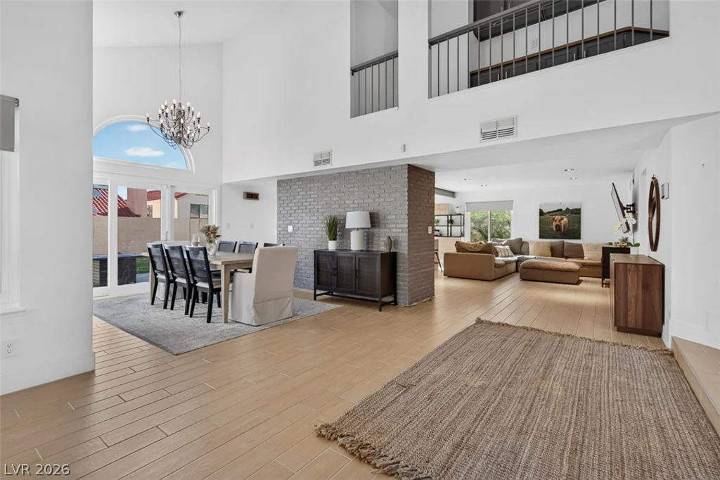 3320 Canyon Lake, Las Vegas, NV 89117