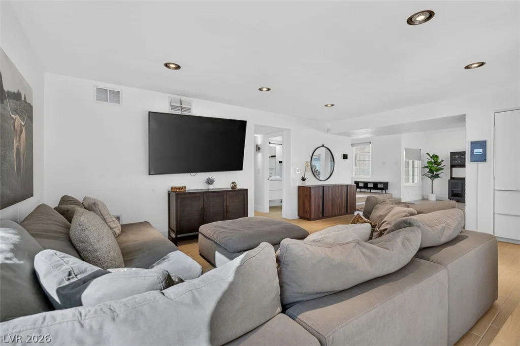 3320 Canyon Lake, Las Vegas, NV 89117