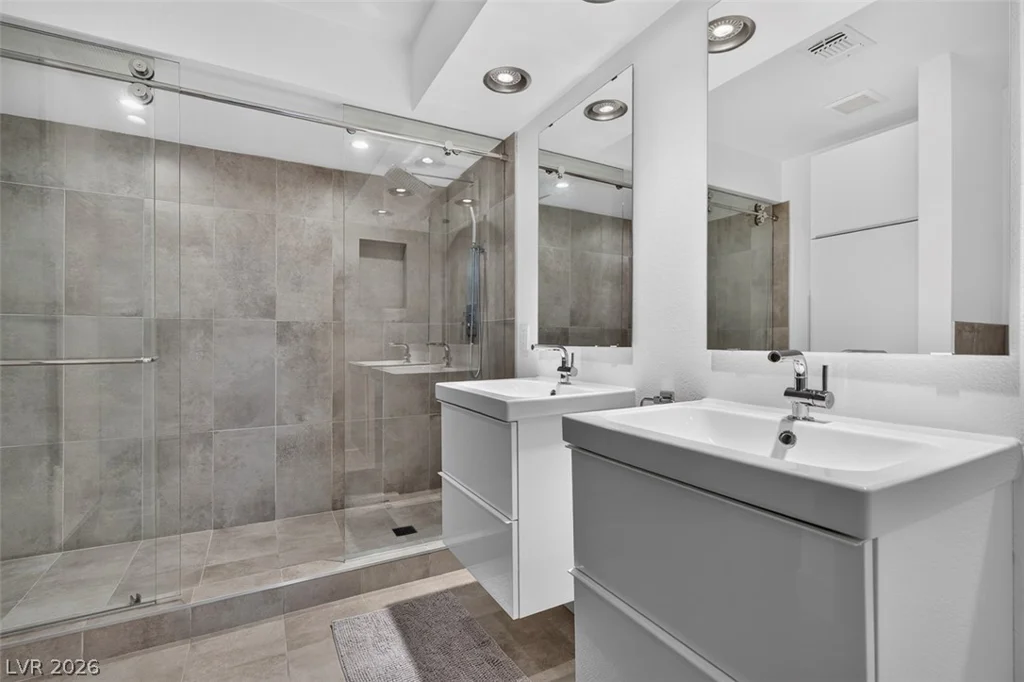 3320 Canyon Lake, Las Vegas, NV 89117