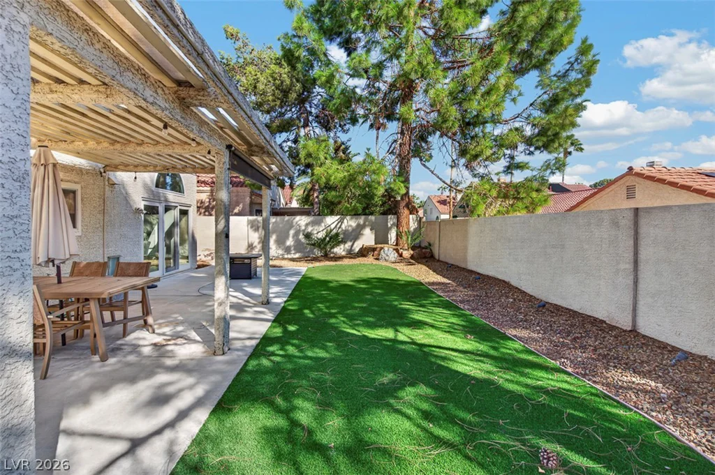 3320 Canyon Lake, Las Vegas, NV 89117