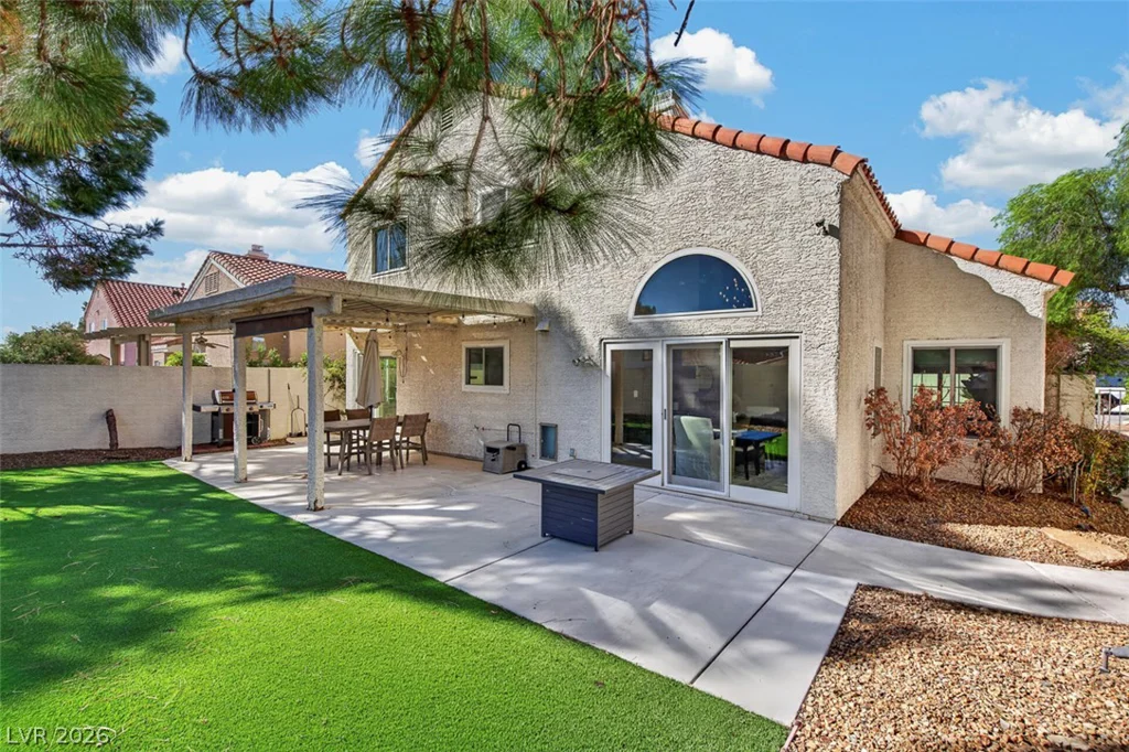 3320 Canyon Lake, Las Vegas, NV 89117