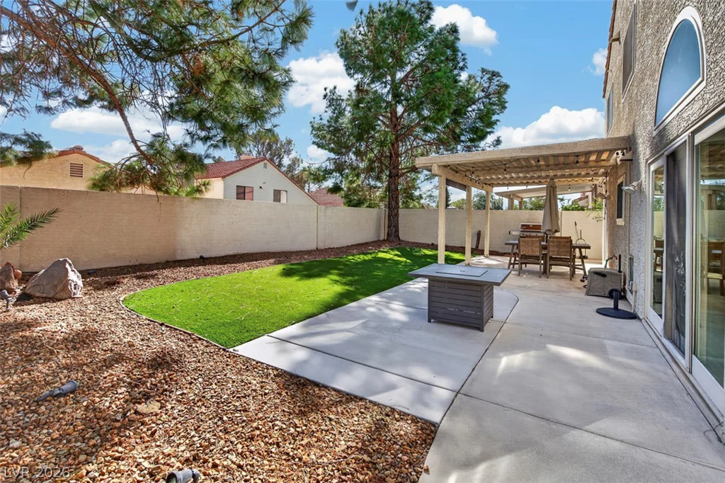 3320 Canyon Lake, Las Vegas, NV 89117