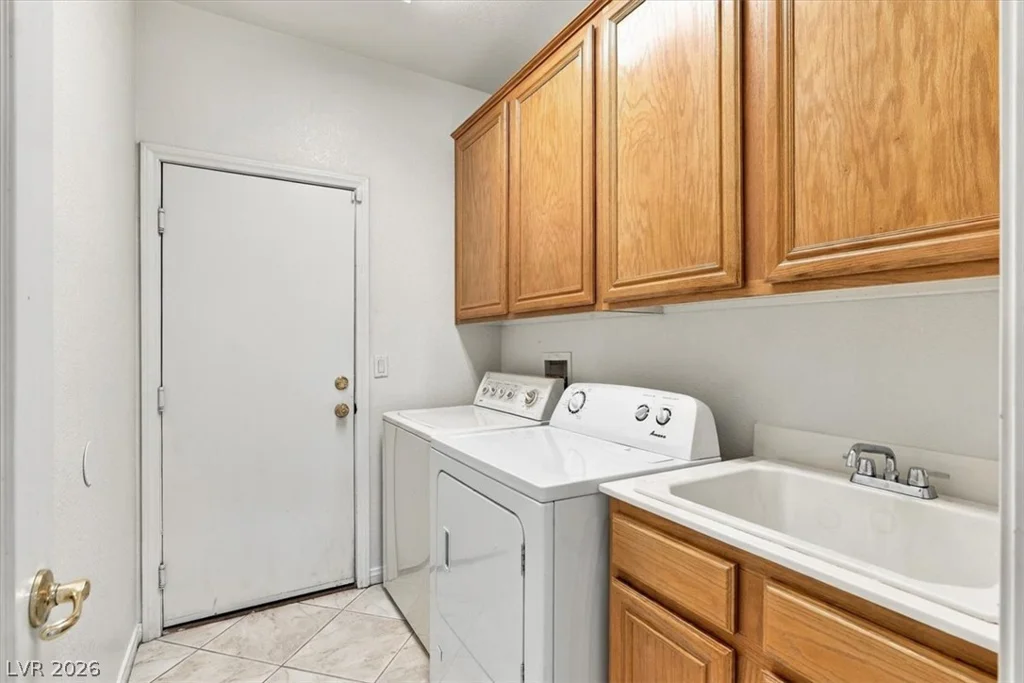 1017 Pearl Peak, Las Vegas, NV 89110