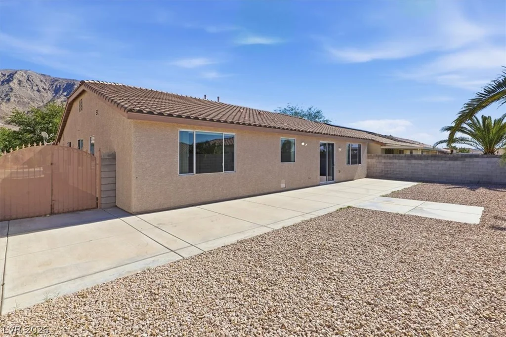 1017 Pearl Peak, Las Vegas, NV 89110