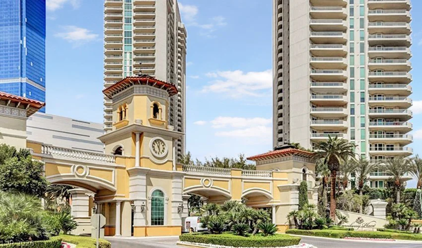 2877 Paradise, Las Vegas, NV 89109