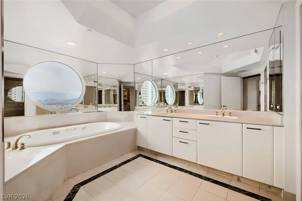 2877 Paradise, Las Vegas, NV 89109