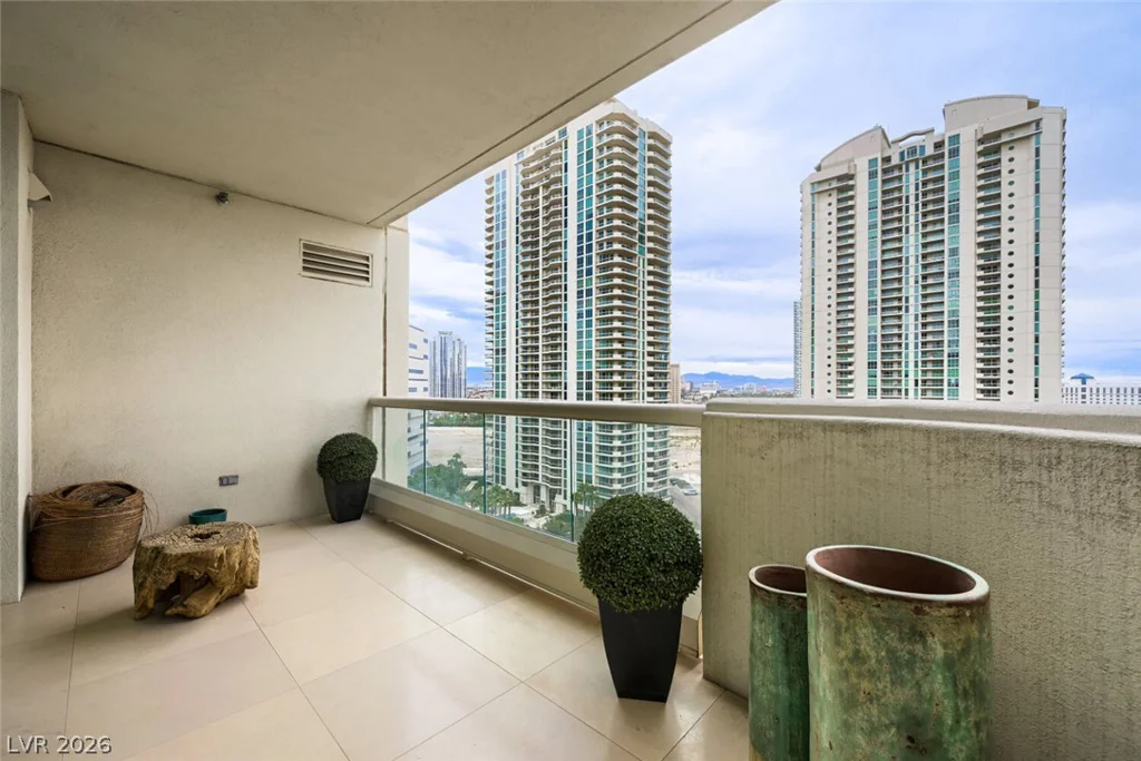 2877 Paradise, Las Vegas, NV 89109