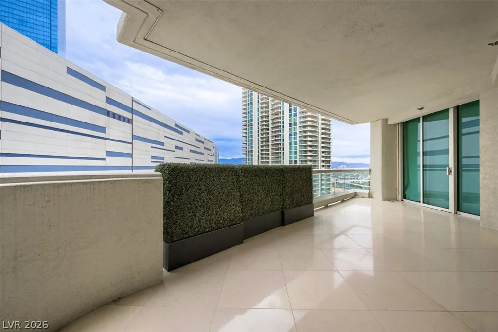 2877 Paradise, Las Vegas, NV 89109