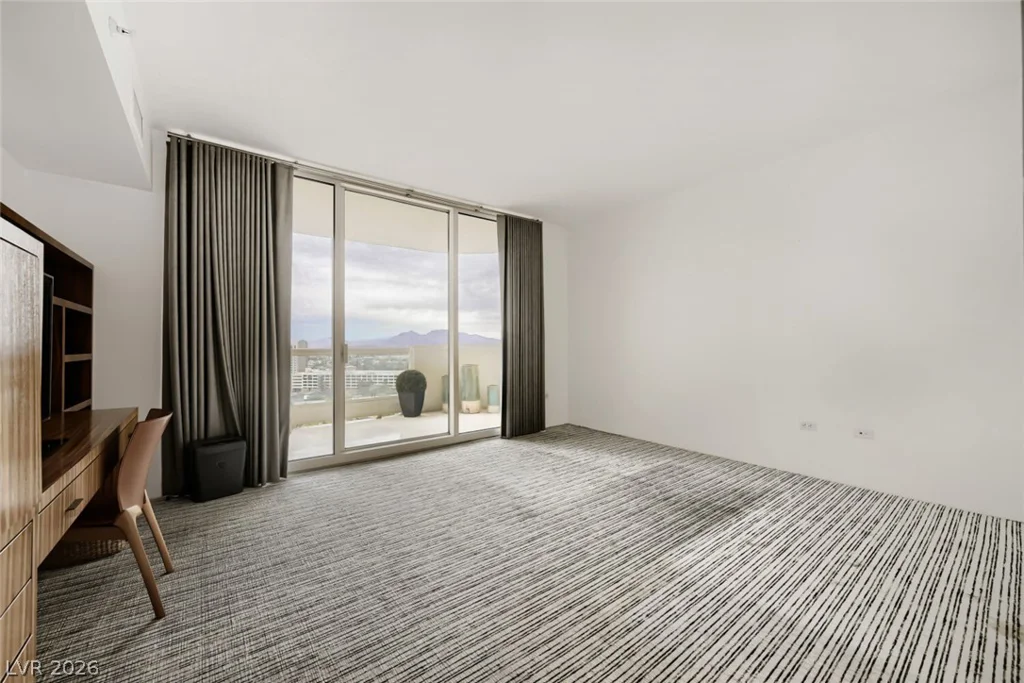 2877 Paradise, Las Vegas, NV 89109
