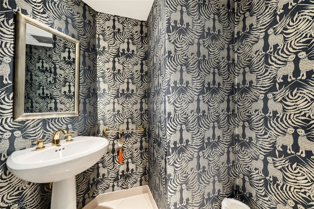 2877 Paradise, Las Vegas, NV 89109