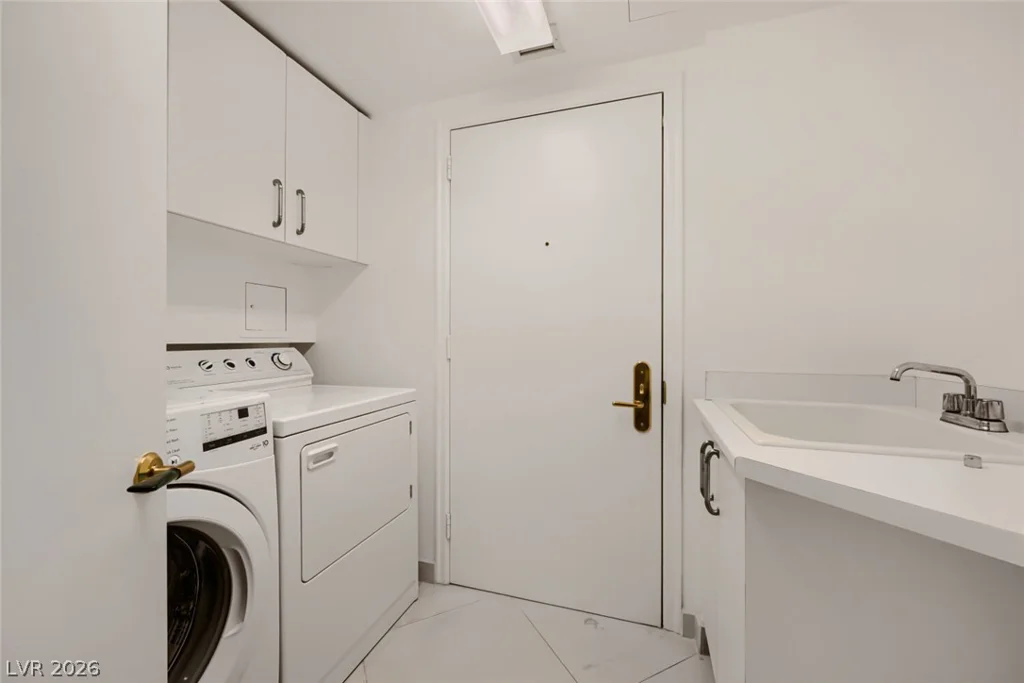 2877 Paradise, Las Vegas, NV 89109