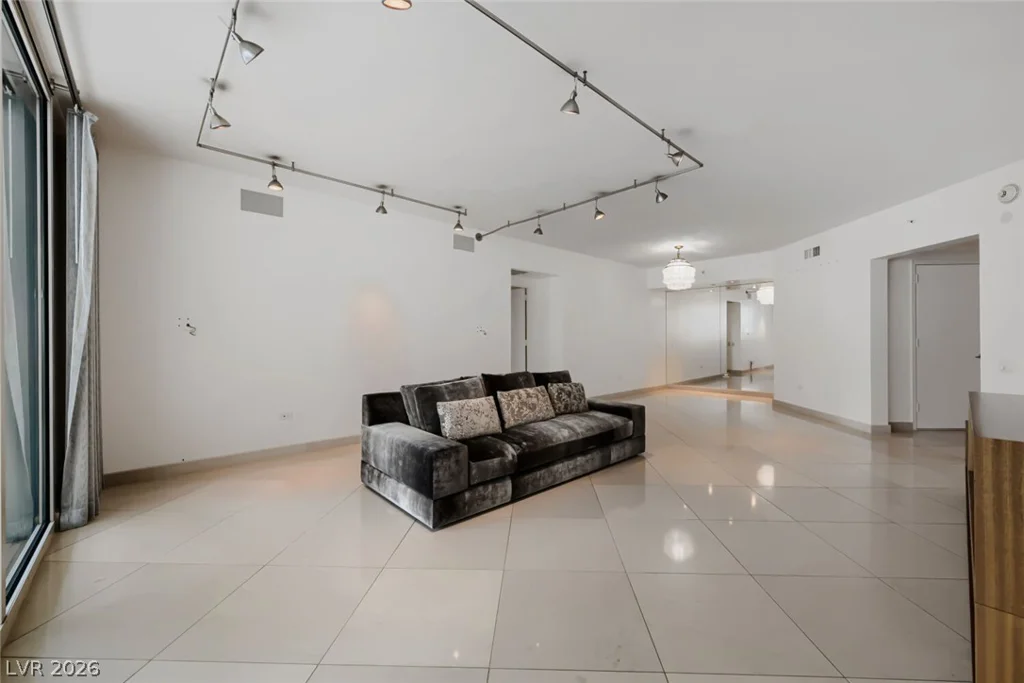 2877 Paradise, Las Vegas, NV 89109