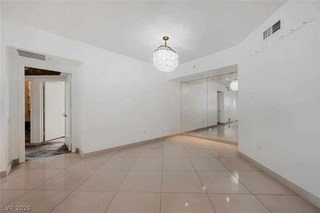 2877 Paradise, Las Vegas, NV 89109