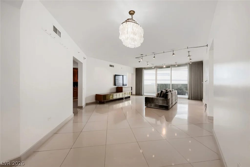 2877 Paradise, Las Vegas, NV 89109
