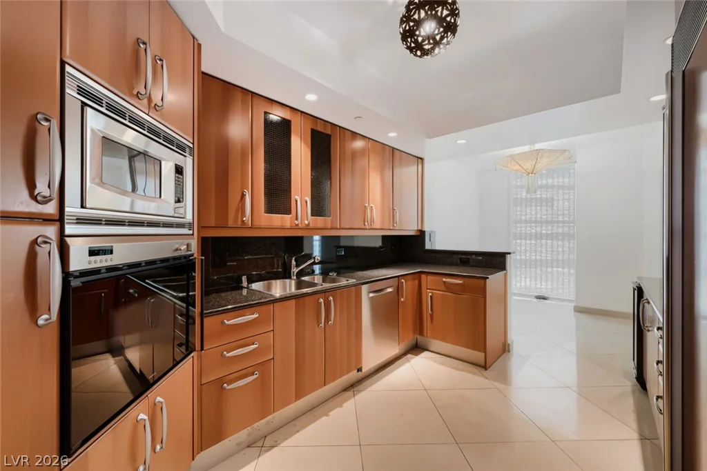 2877 Paradise, Las Vegas, NV 89109