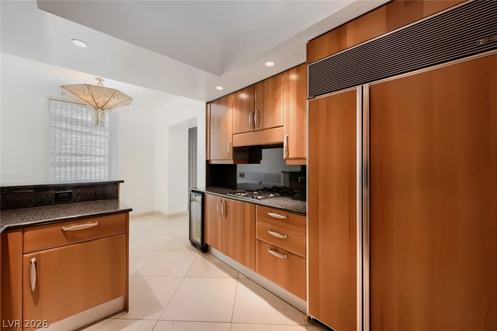 2877 Paradise, Las Vegas, NV 89109