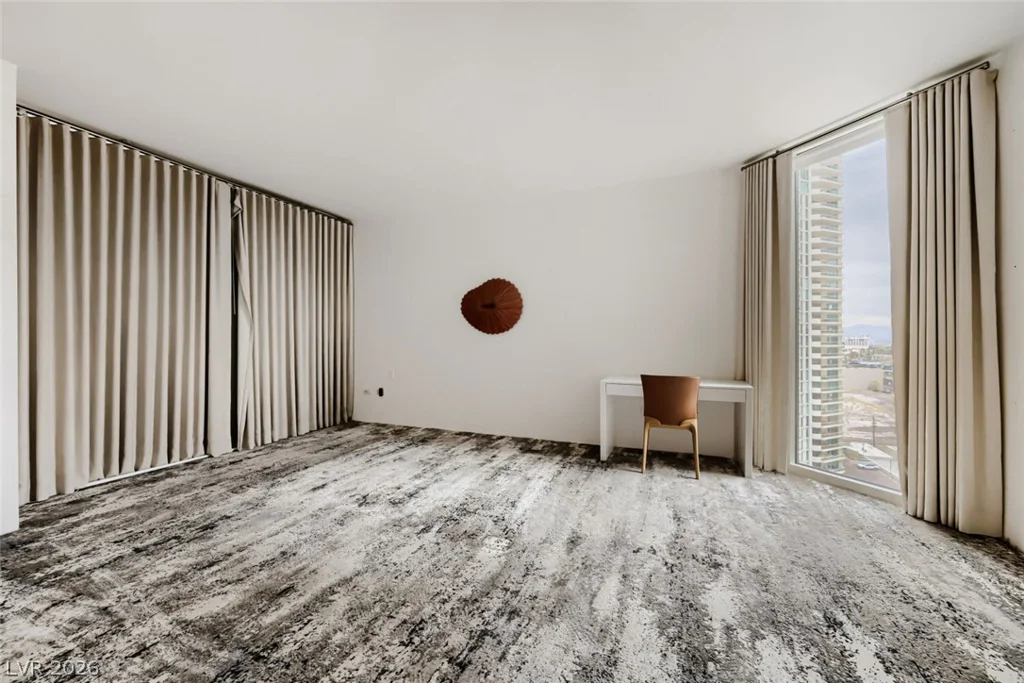 2877 Paradise, Las Vegas, NV 89109