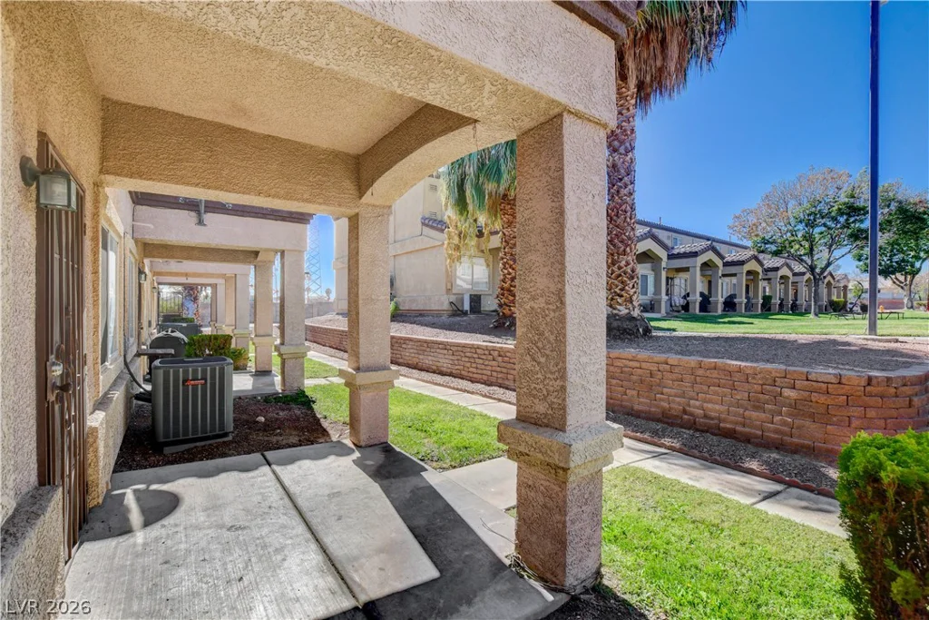1925 Hodgenville, Las Vegas, NV 89106