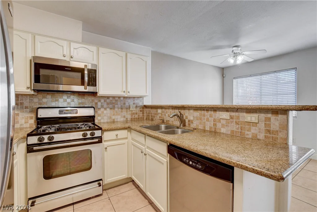 1925 Hodgenville, Las Vegas, NV 89106
