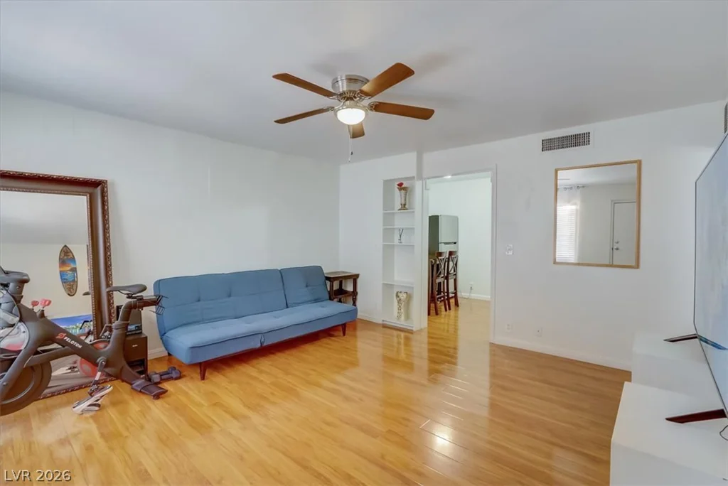 555 Royal Crest, Las Vegas, NV 89169