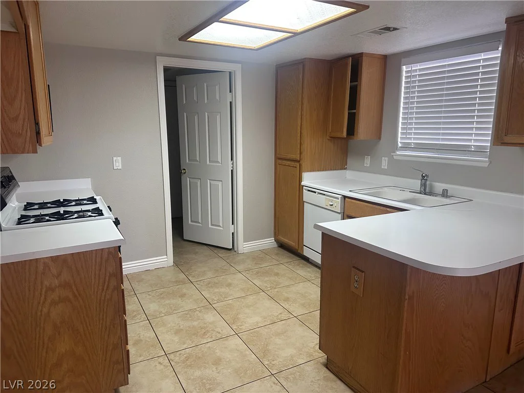 7509 Bowles, Las Vegas, NV 89130