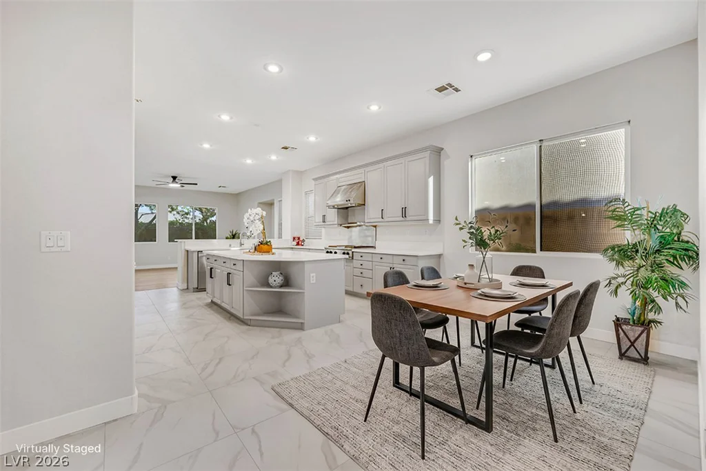 7970 Carson Creek, Las Vegas, NV 89113