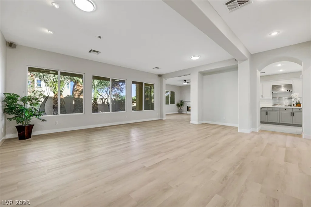 7970 Carson Creek, Las Vegas, NV 89113