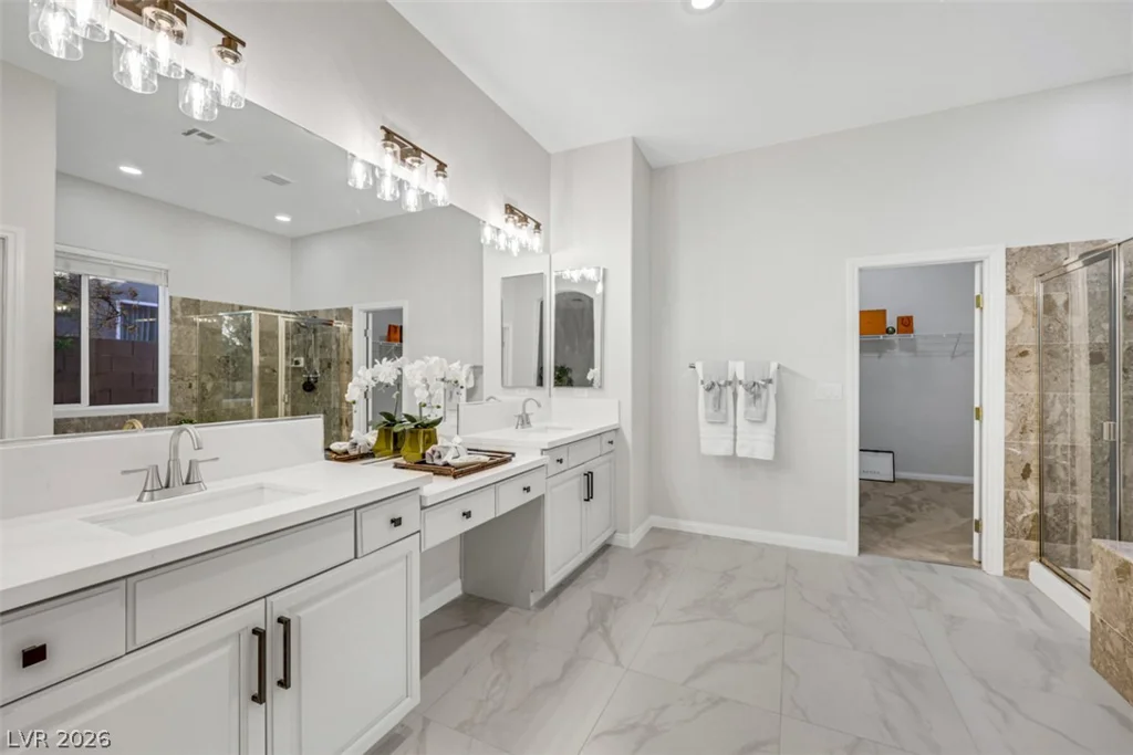 7970 Carson Creek, Las Vegas, NV 89113