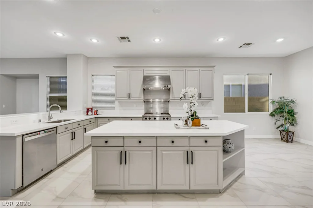 7970 Carson Creek, Las Vegas, NV 89113