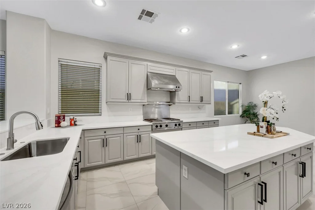 7970 Carson Creek, Las Vegas, NV 89113